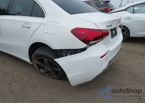 2019 Mercedes-Benz A 220 4Matic из США, поврежденный, VIN WDD3G4FB0KW032008